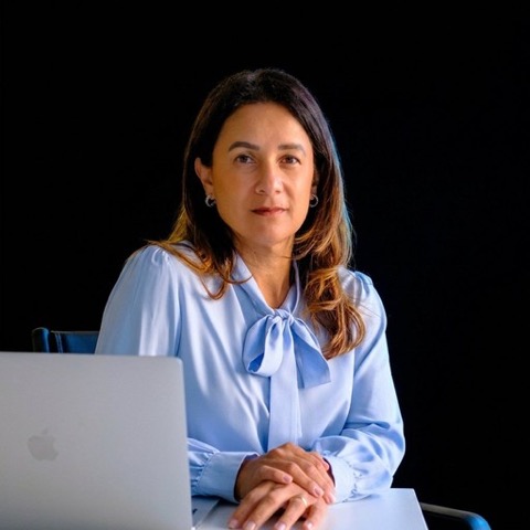 Cintia M. Ramos Falcão
